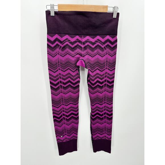 Lululemon Womens Knit Leggings Size 4 Mid Rise Purple Chevron Street Workout - Picture 2 of 8